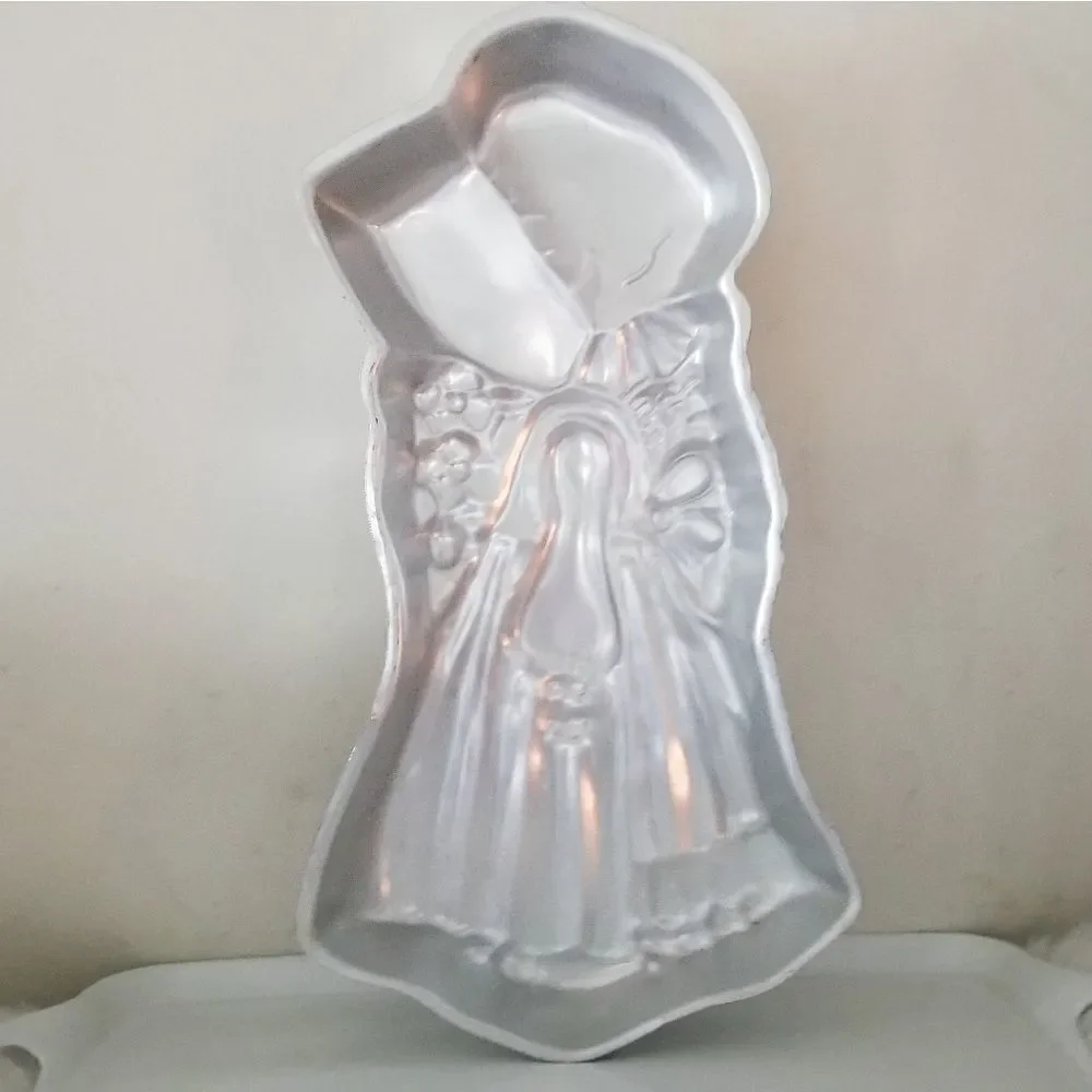 Wilton Holly Hobbie vintage cake pan 1975